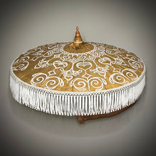 Load image into Gallery viewer, DATURA (fringed in white)